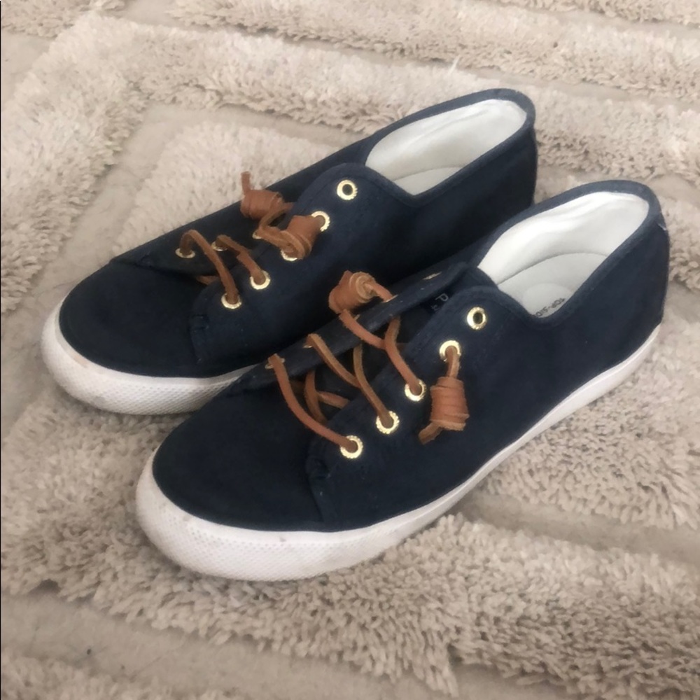 Women’s Crest Vibe Sneaker